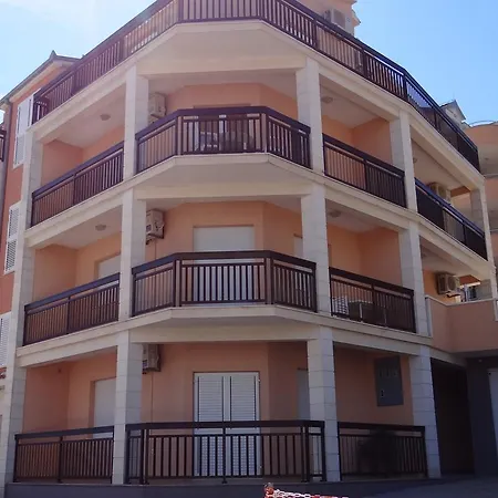 Lola Apartmán Trogir