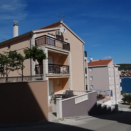 Lola Apartment