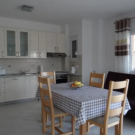 Lola Apartment *