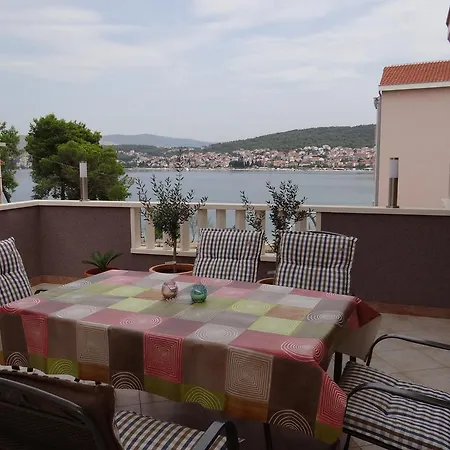 Lola Apartment