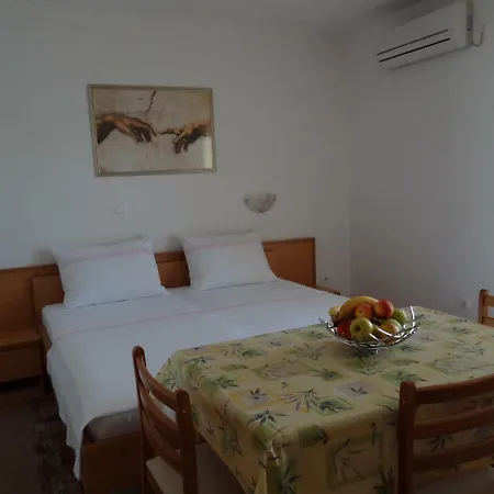 Lola Trogir