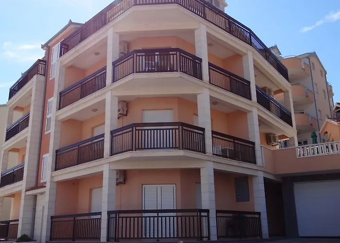 Lola Apartman Trogir