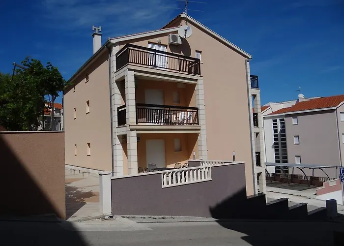 Lola Trogir