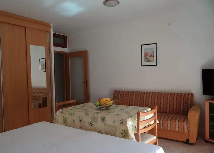 Lola Trogir