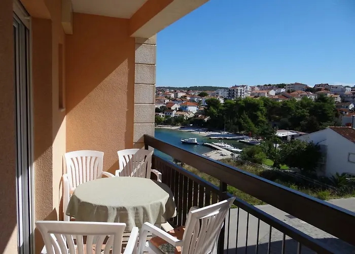 Lola Trogir